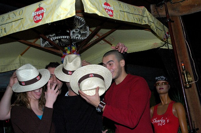 min 2005 12 18 sharkys 164